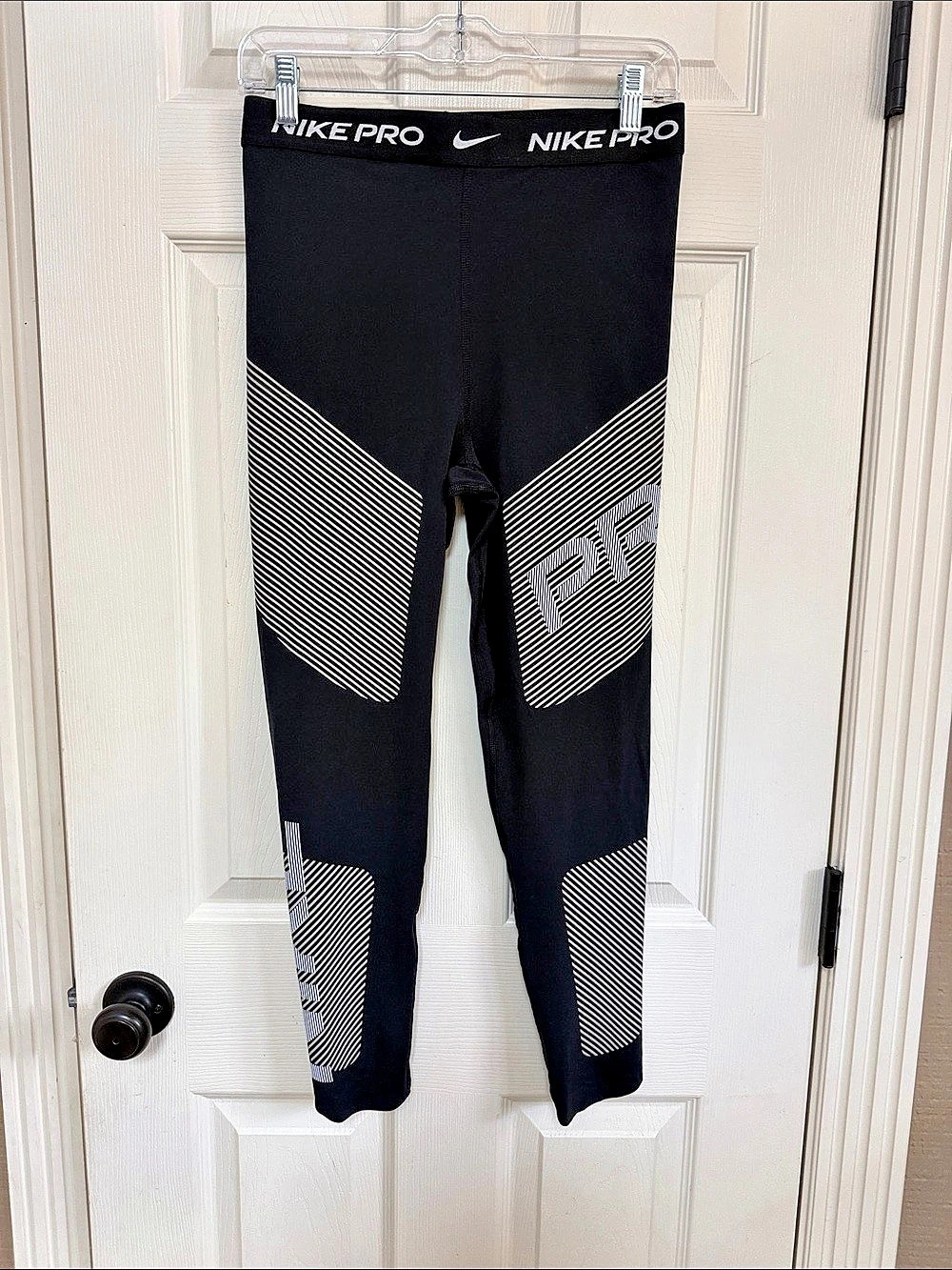 Nike Pro Dri-FIT Graphic Leggings in Black & White Size Medium